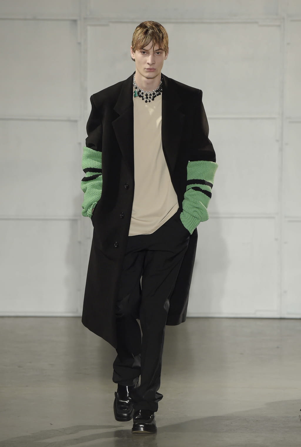Fashion Week New York Fall/Winter 2017 look 22 from the Raf Simons collection 男装