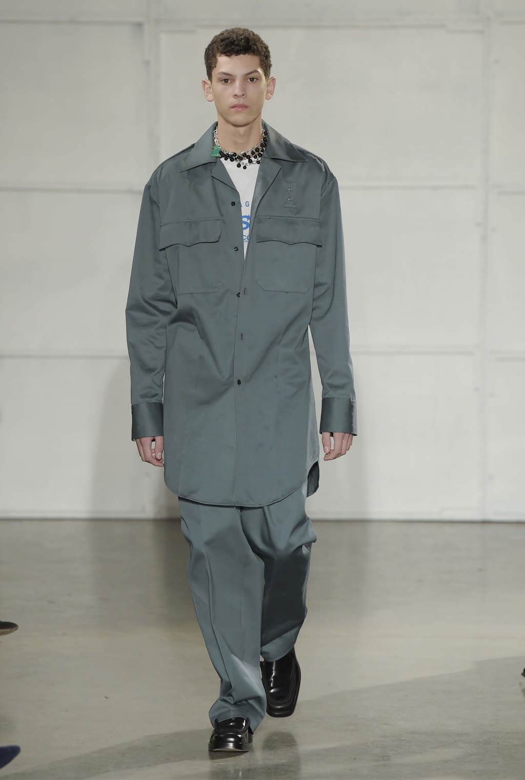 Fashion Week New York Fall/Winter 2017 look 26 from the Raf Simons collection menswear