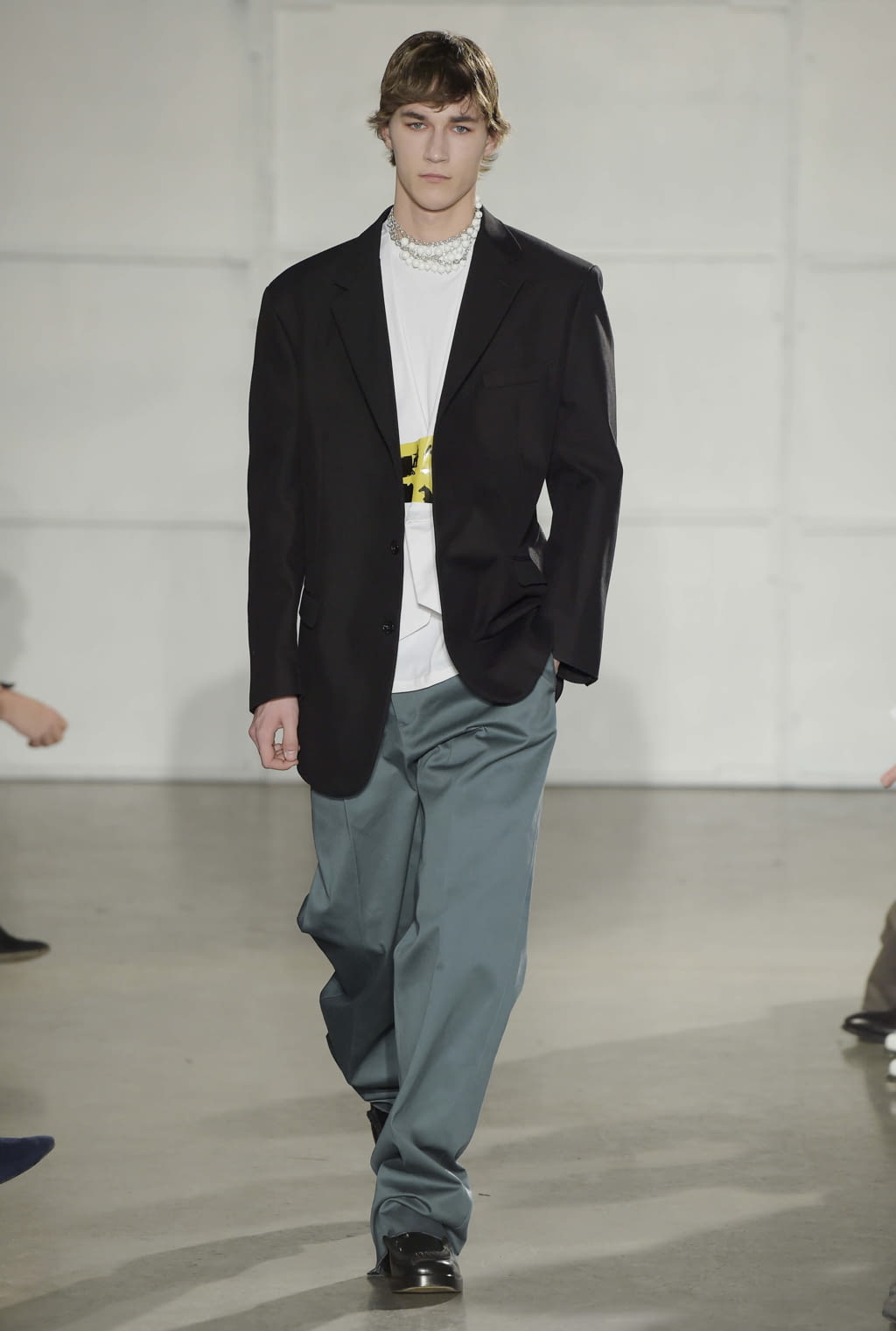 Fashion Week New York Fall/Winter 2017 look 27 from the Raf Simons collection 男装