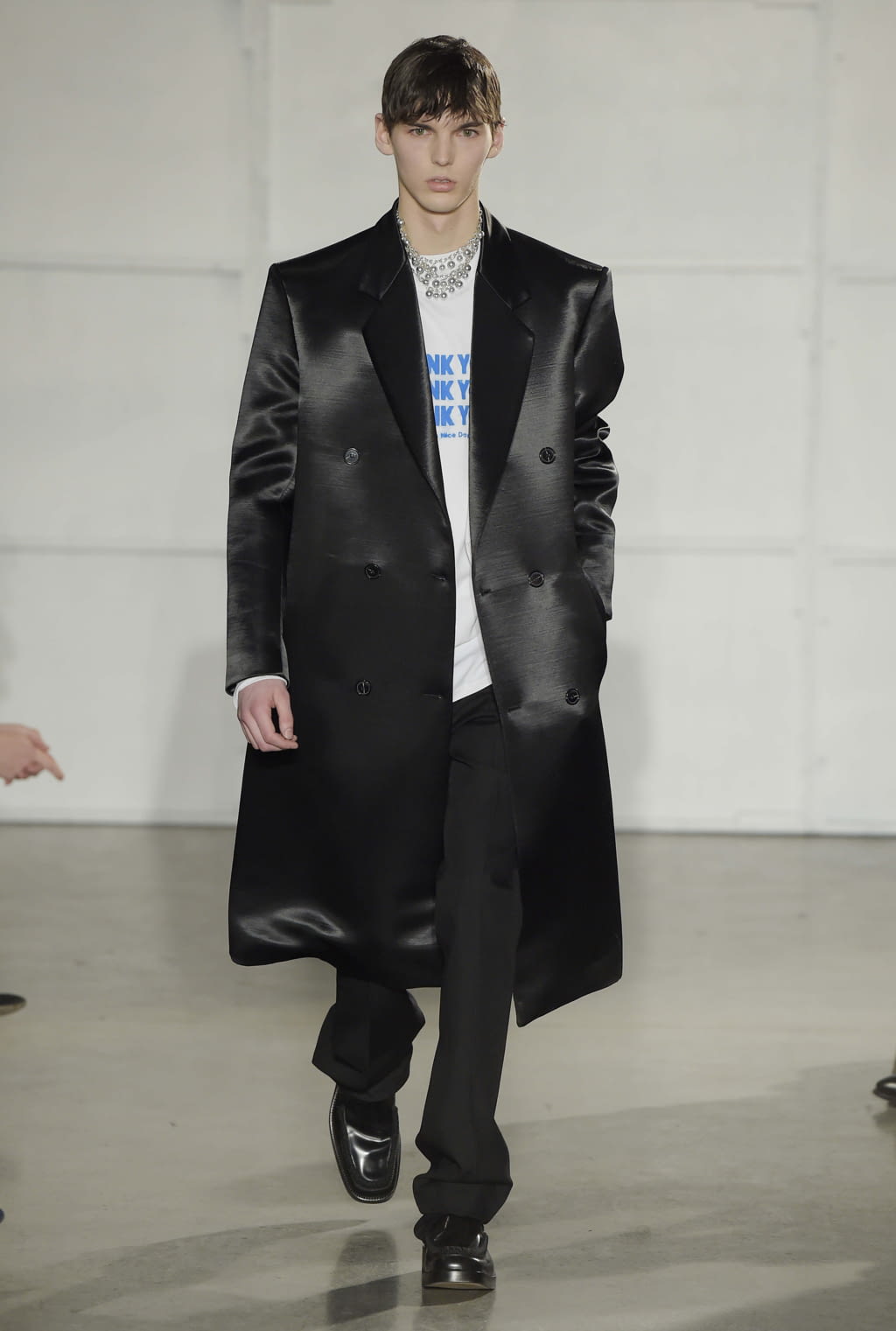 Fashion Week New York Fall/Winter 2017 look 30 from the Raf Simons collection menswear