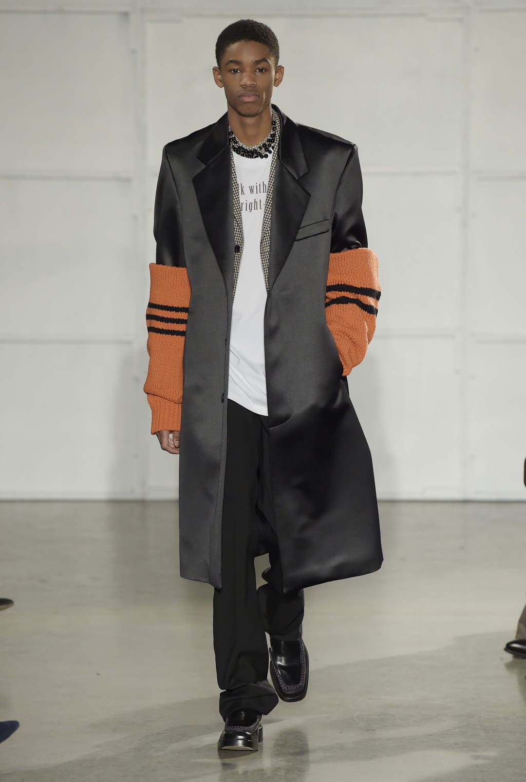 Fashion Week New York Fall/Winter 2017 look 35 from the Raf Simons collection 男装