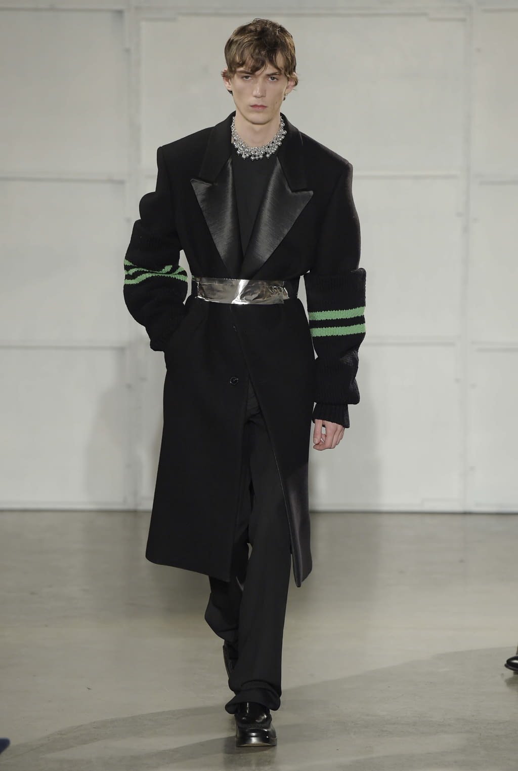 Fashion Week New York Fall/Winter 2017 look 39 from the Raf Simons collection menswear