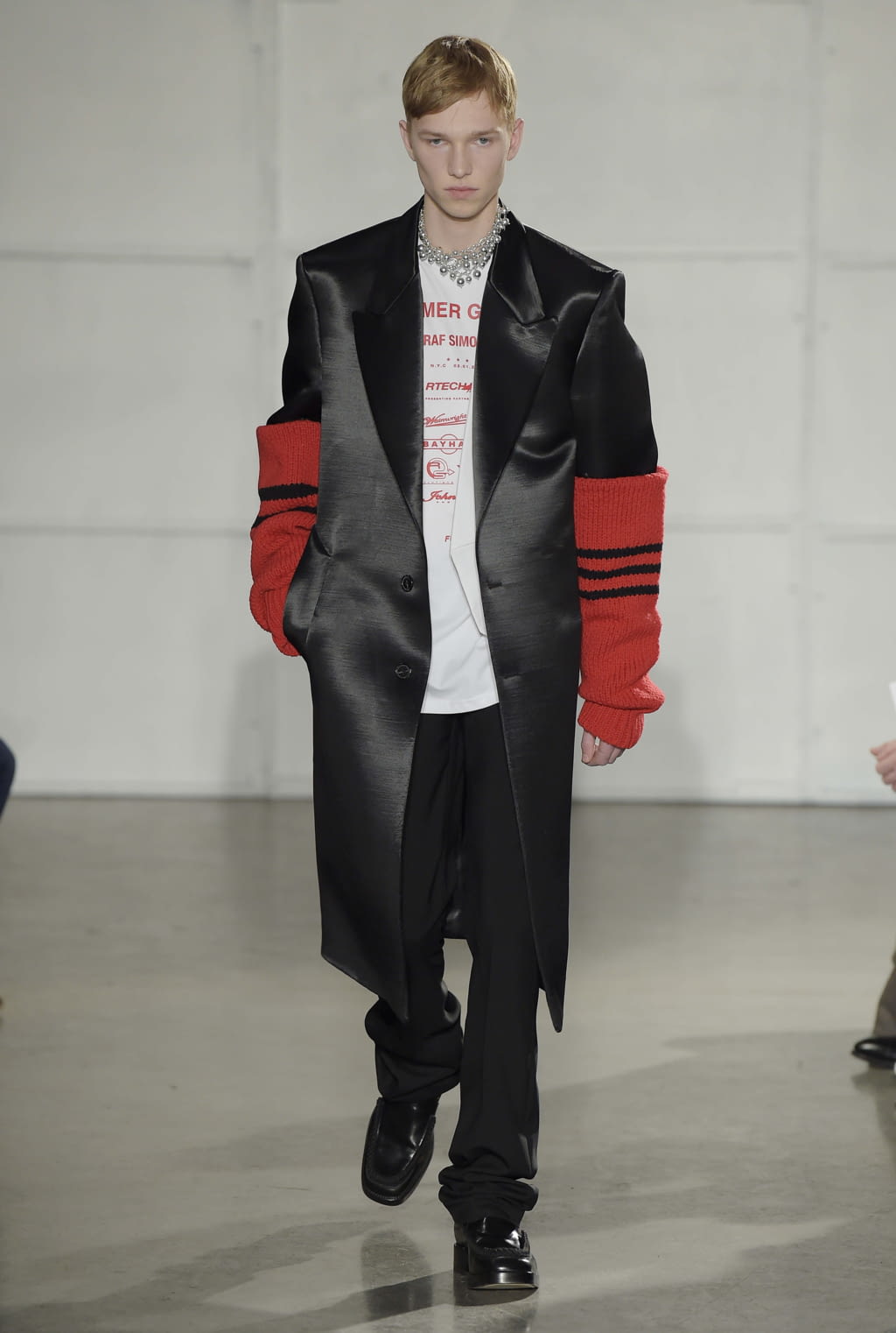 Fashion Week New York Fall/Winter 2017 look 4 from the Raf Simons collection 男装