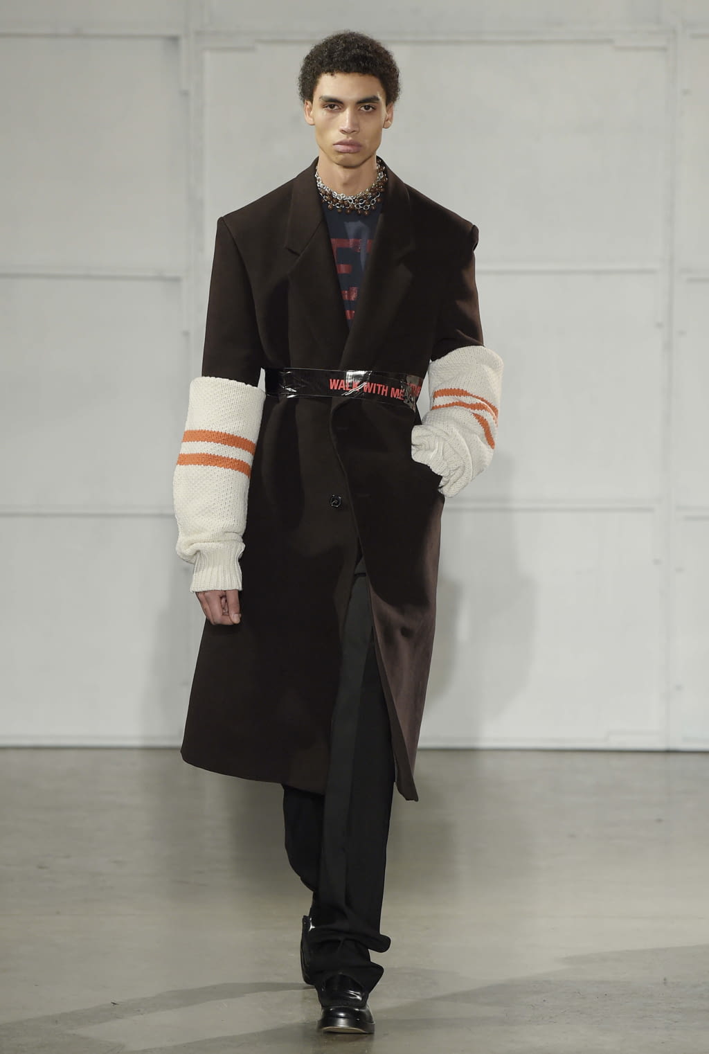Fashion Week New York Fall/Winter 2017 look 8 from the Raf Simons collection menswear