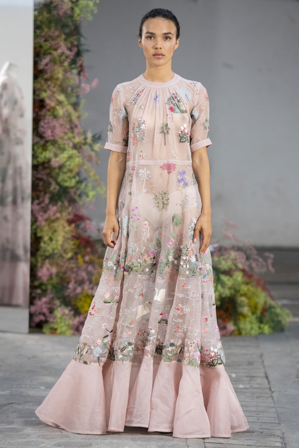 Fashion Week Paris Fall/Winter 2019 look 16 de la collection Rahul Mishra couture