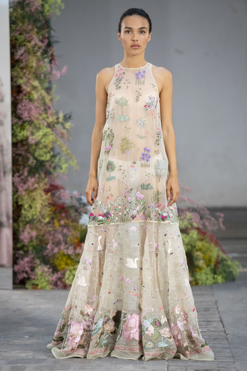 Fashion Week Paris Fall/Winter 2019 look 19 from the Rahul Mishra collection couture