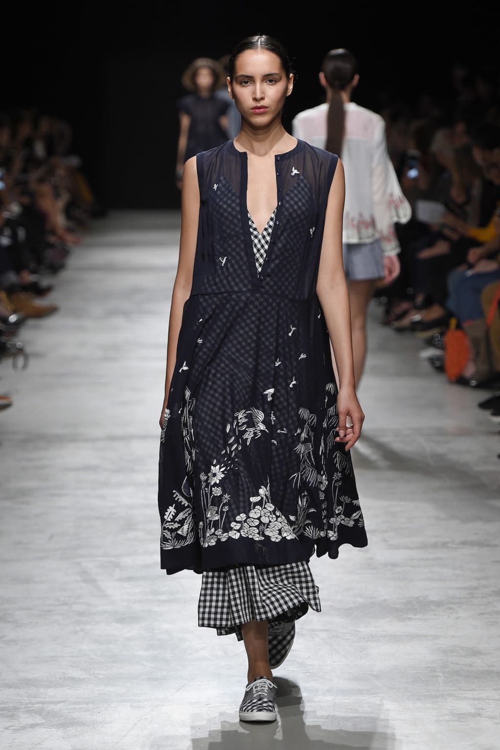 Fashion Week Paris Spring/Summer 2017 look 19 from the Rahul Mishra collection womenswear