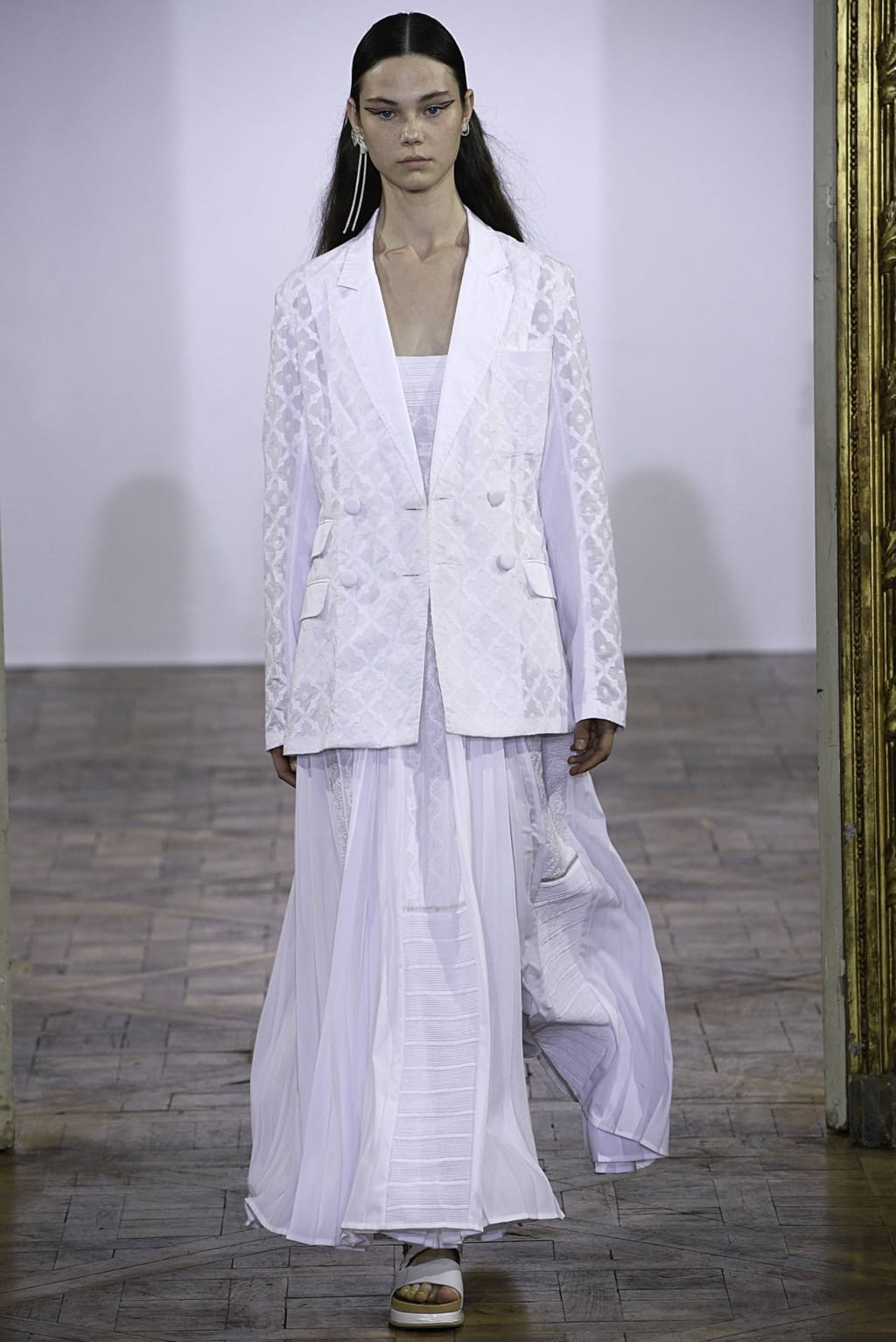 Fashion Week Paris Spring/Summer 2019 look 5 from the Rahul Mishra collection womenswear