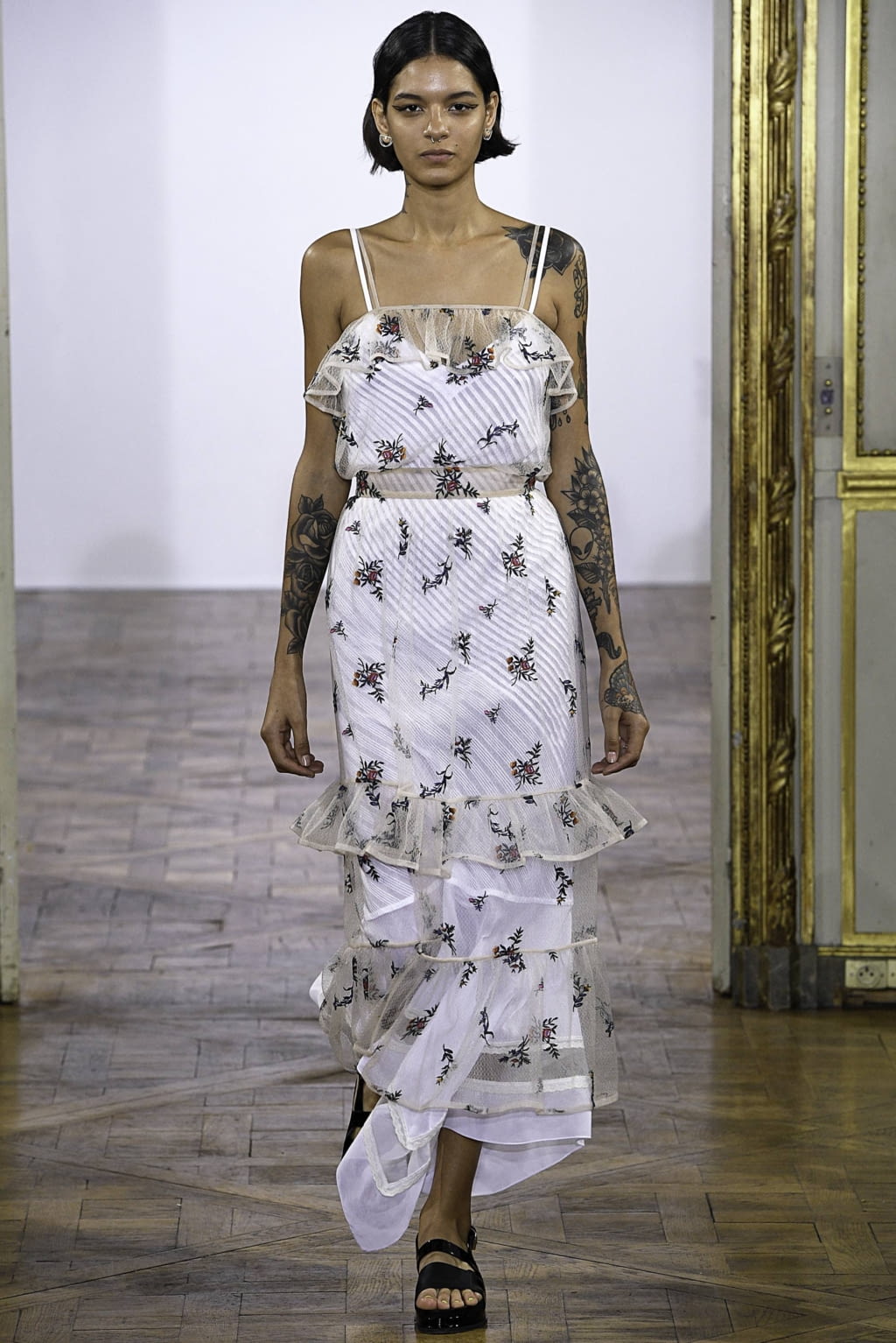 Fashion Week Paris Spring/Summer 2019 look 10 de la collection Rahul Mishra womenswear