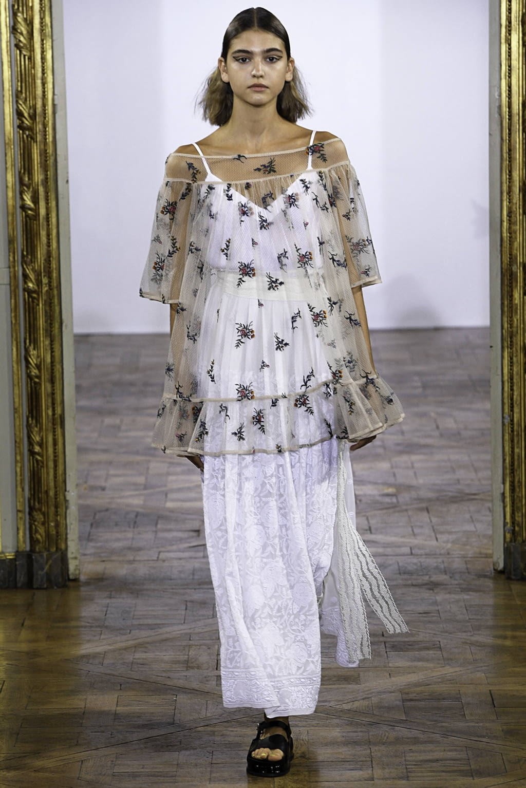 Fashion Week Paris Spring/Summer 2019 look 12 from the Rahul Mishra collection womenswear
