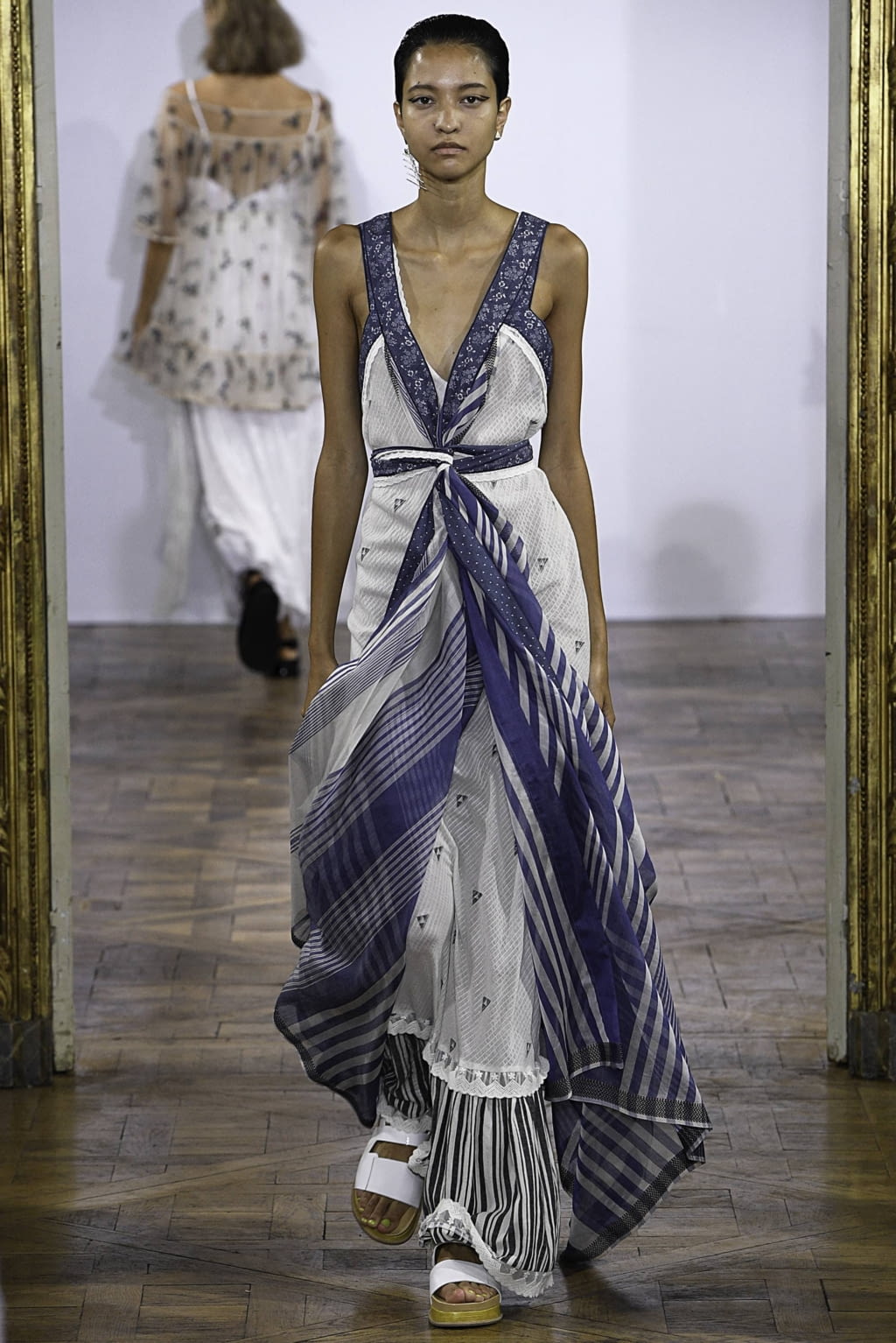 Fashion Week Paris Spring/Summer 2019 look 15 from the Rahul Mishra collection 女装