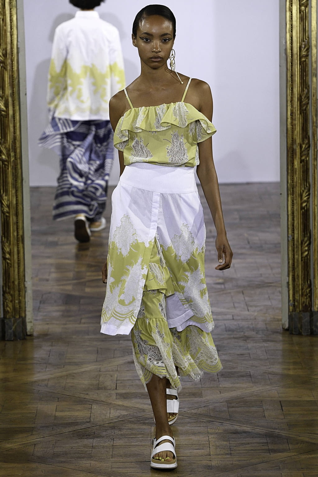 Fashion Week Paris Spring/Summer 2019 look 19 from the Rahul Mishra collection womenswear