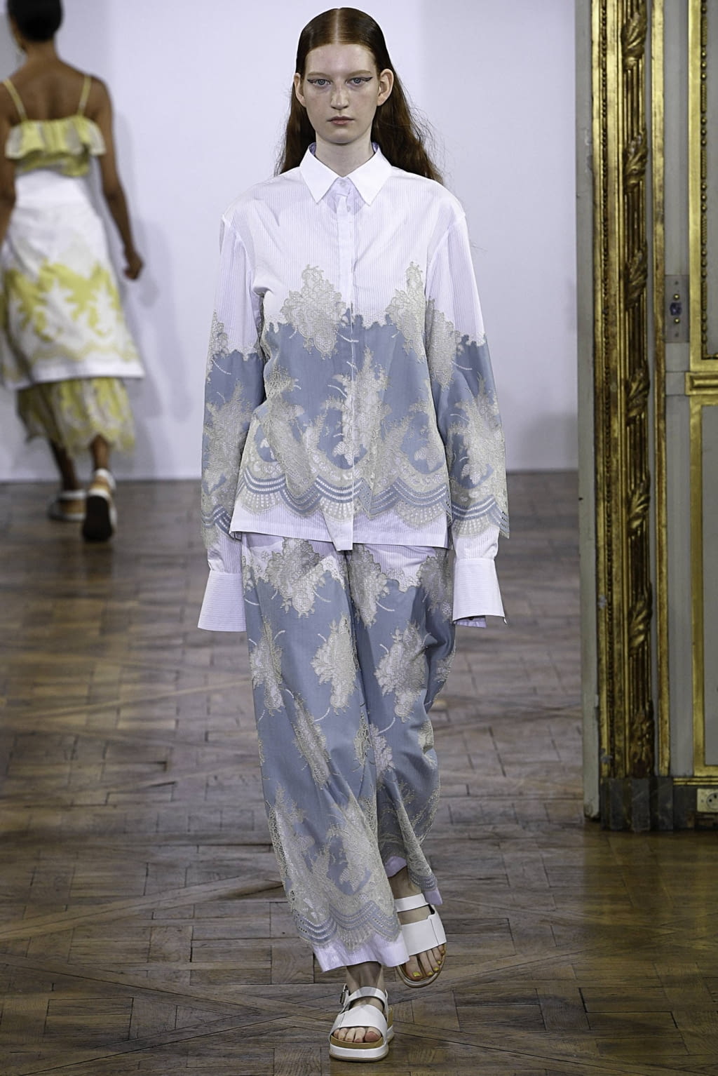 Fashion Week Paris Spring/Summer 2019 look 21 from the Rahul Mishra collection womenswear
