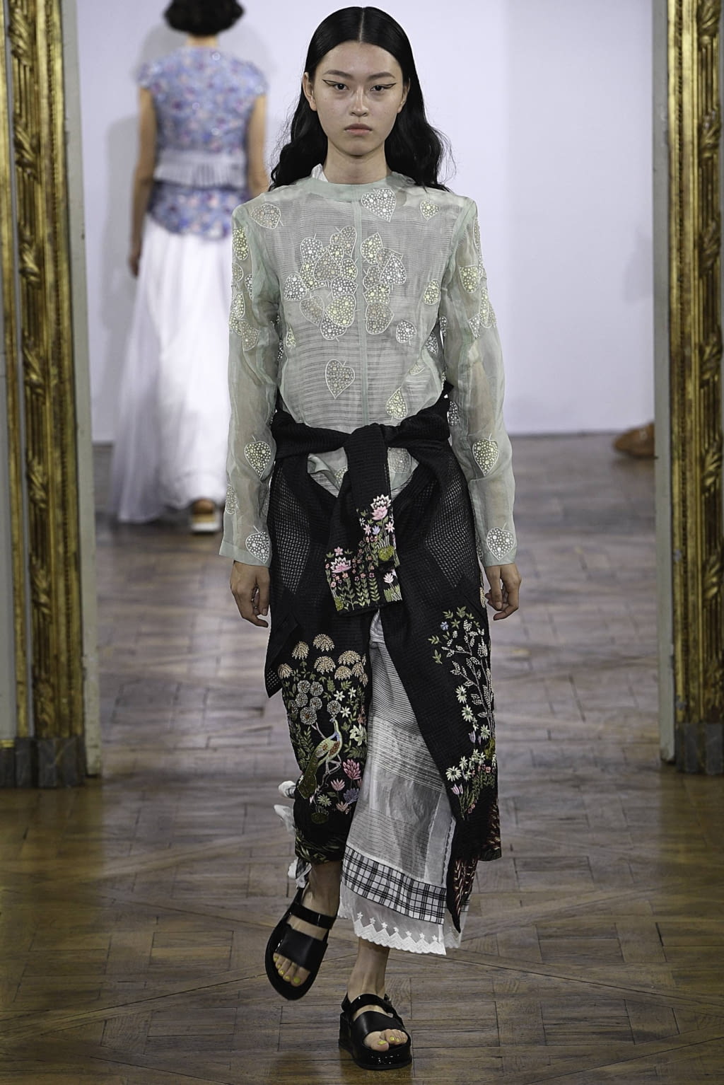 Fashion Week Paris Spring/Summer 2019 look 29 from the Rahul Mishra collection womenswear