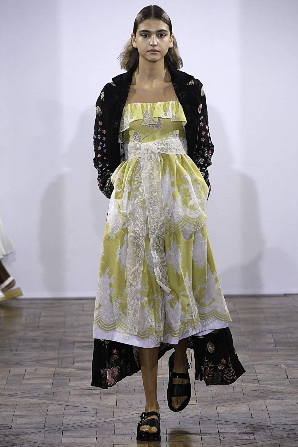 Fashion Week Paris Spring/Summer 2019 look 30 from the Rahul Mishra collection womenswear