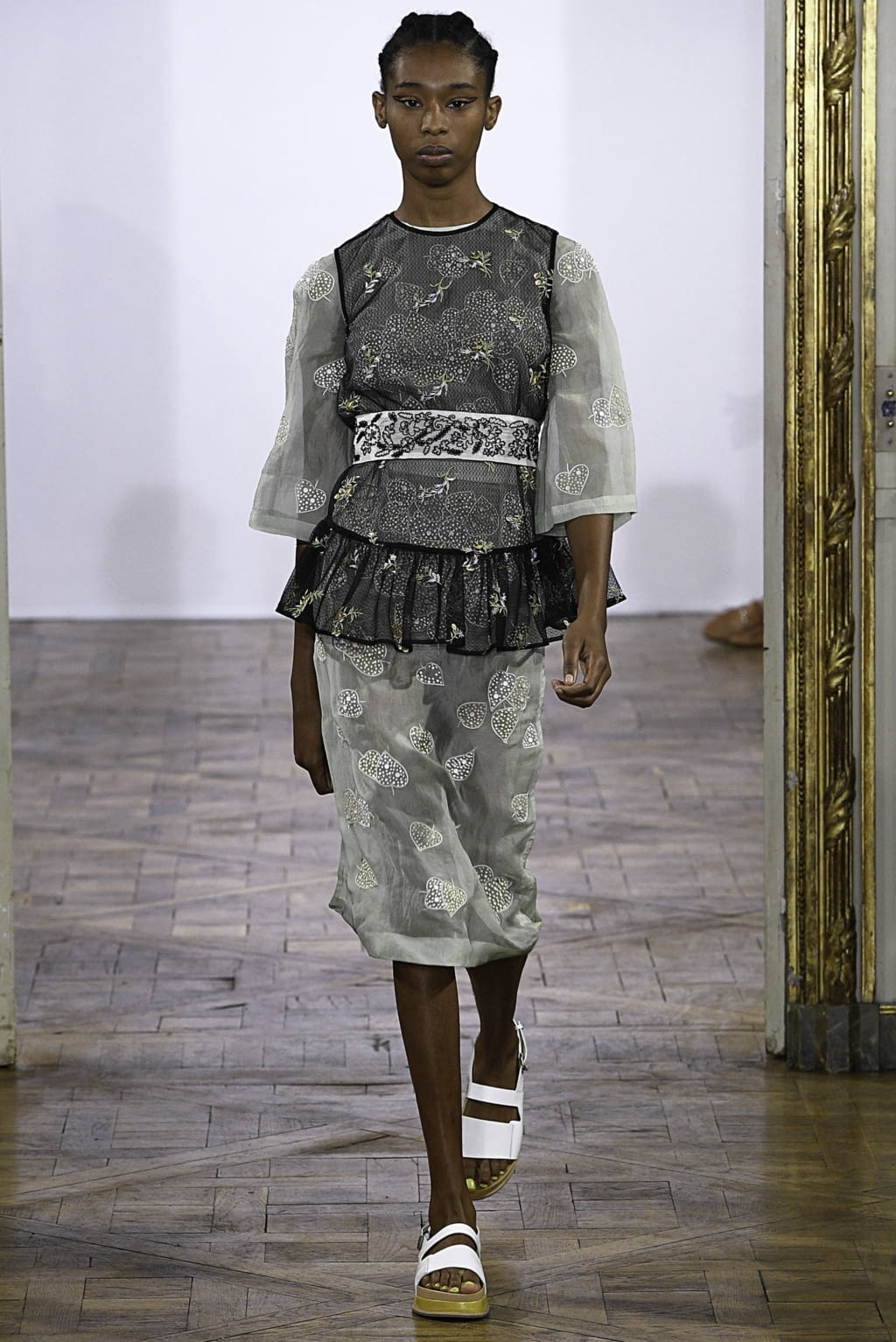 Fashion Week Paris Spring/Summer 2019 look 31 from the Rahul Mishra collection womenswear