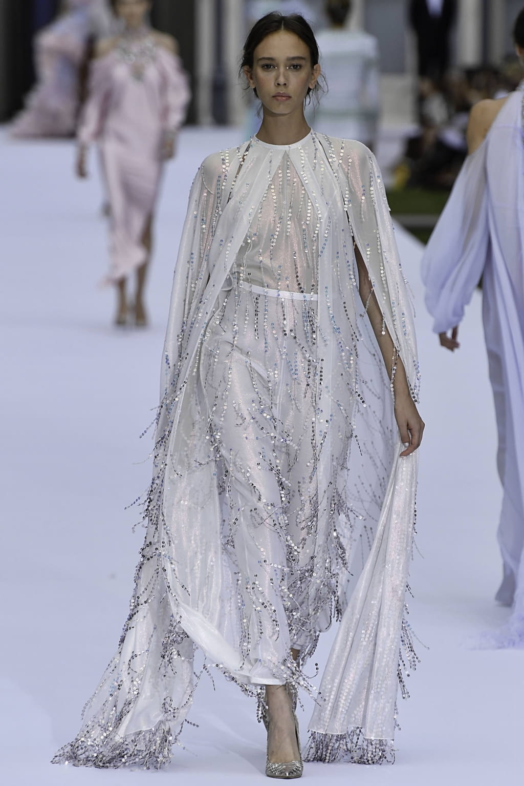 Fashion Week Paris Fall/Winter 2019 look 17 from the Ralph & Russo collection 高级定制