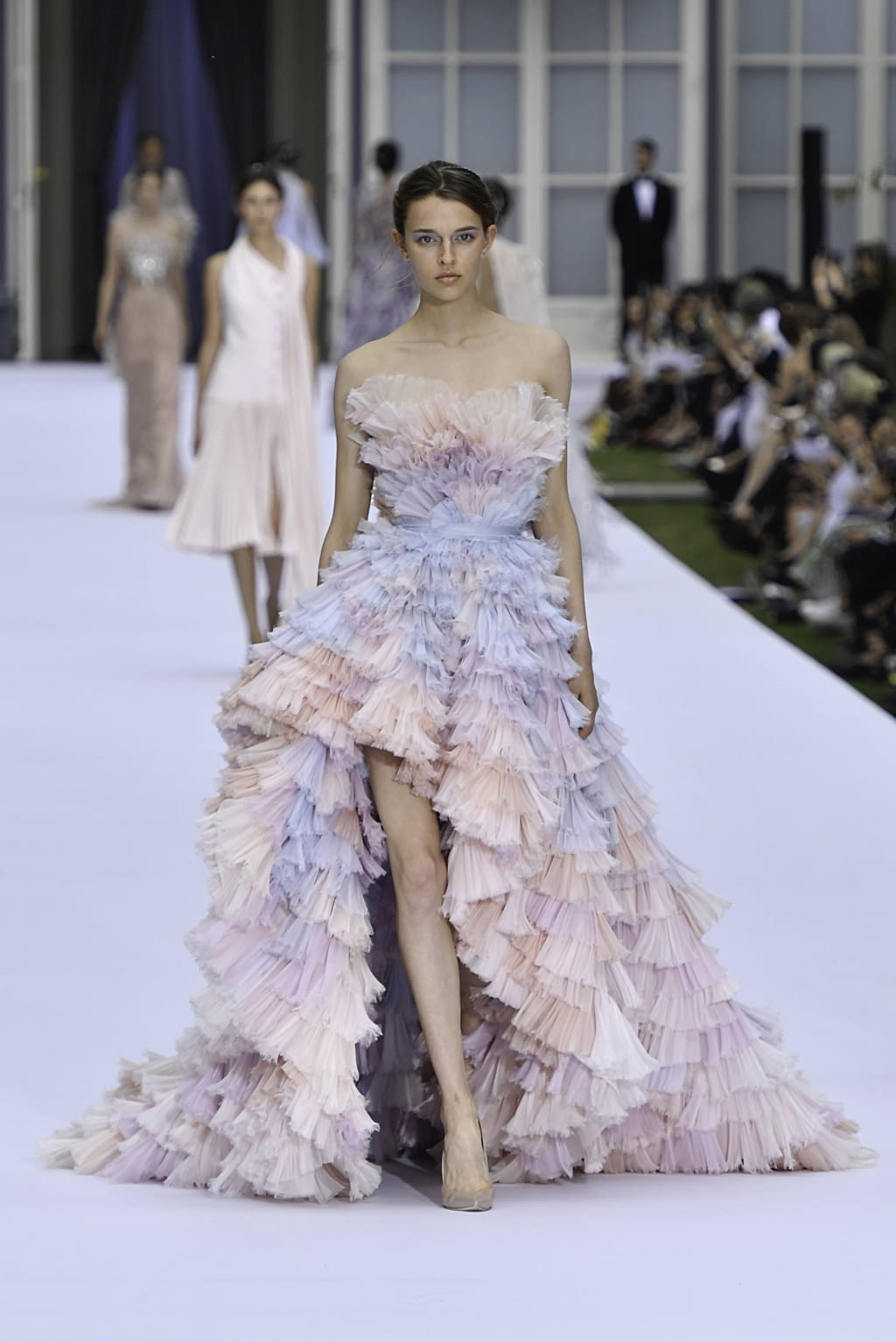 Fashion Week Paris Fall/Winter 2019 look 20 from the Ralph & Russo collection couture
