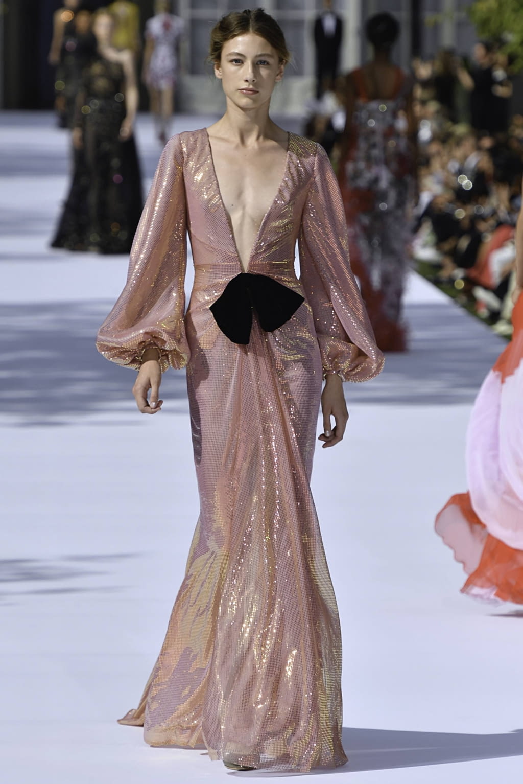Fashion Week Paris Fall/Winter 2019 look 30 from the Ralph & Russo collection couture