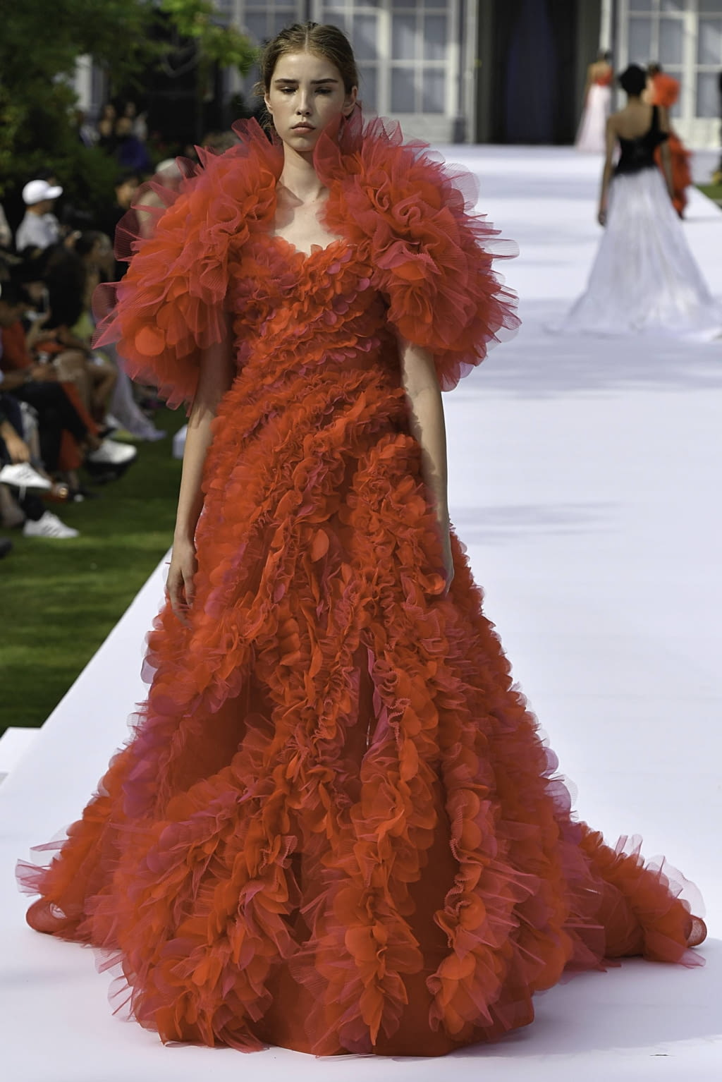 Fashion Week Paris Fall/Winter 2019 look 50 from the Ralph & Russo collection couture