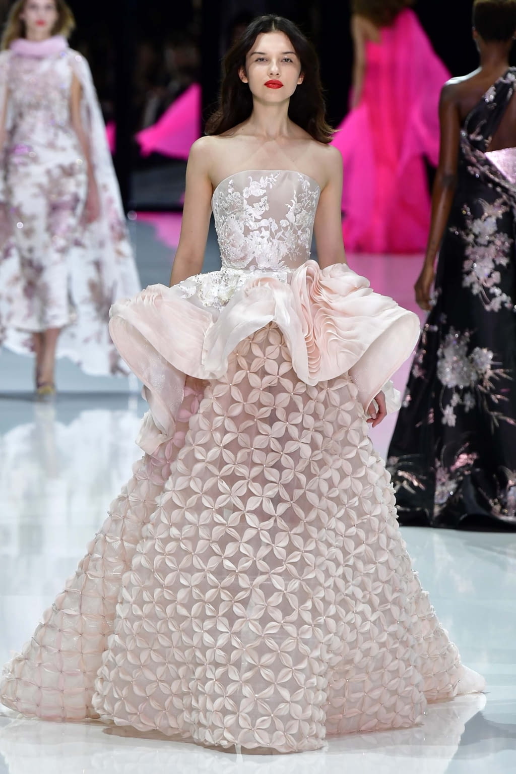 Fashion Week Paris Spring/Summer 2018 look 28 de la collection Ralph & Russo couture