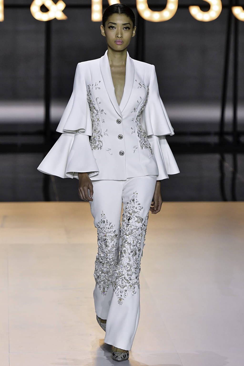 Fashion Week Paris Spring/Summer 2019 look 4 from the Ralph & Russo collection 高级定制