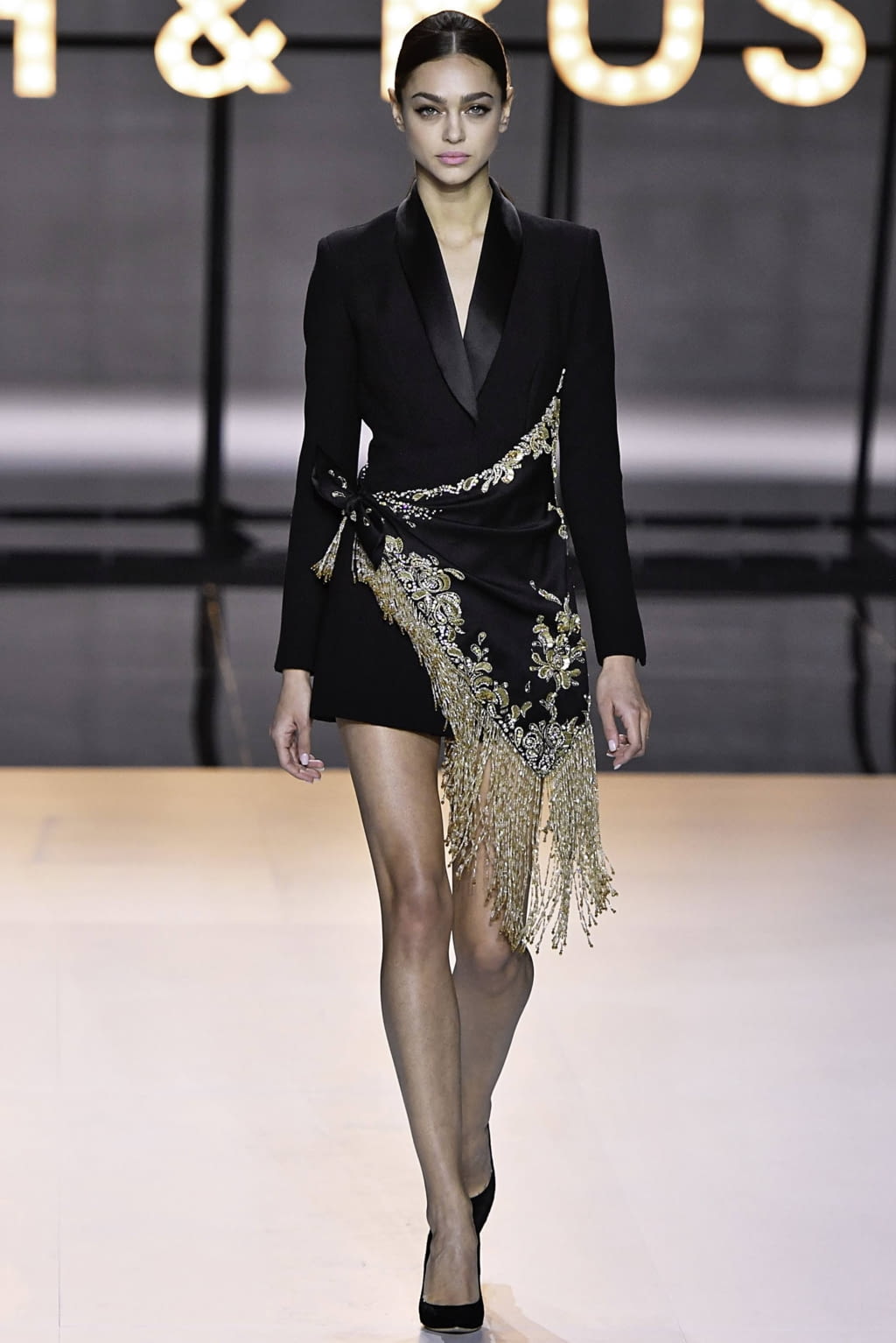 Fashion Week Paris Spring/Summer 2019 look 7 from the Ralph & Russo collection 高级定制