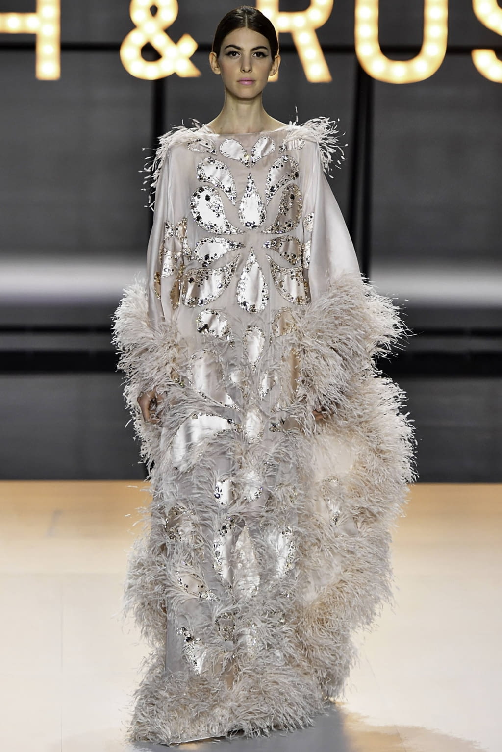 Fashion Week Paris Spring/Summer 2019 look 12 from the Ralph & Russo collection 高级定制