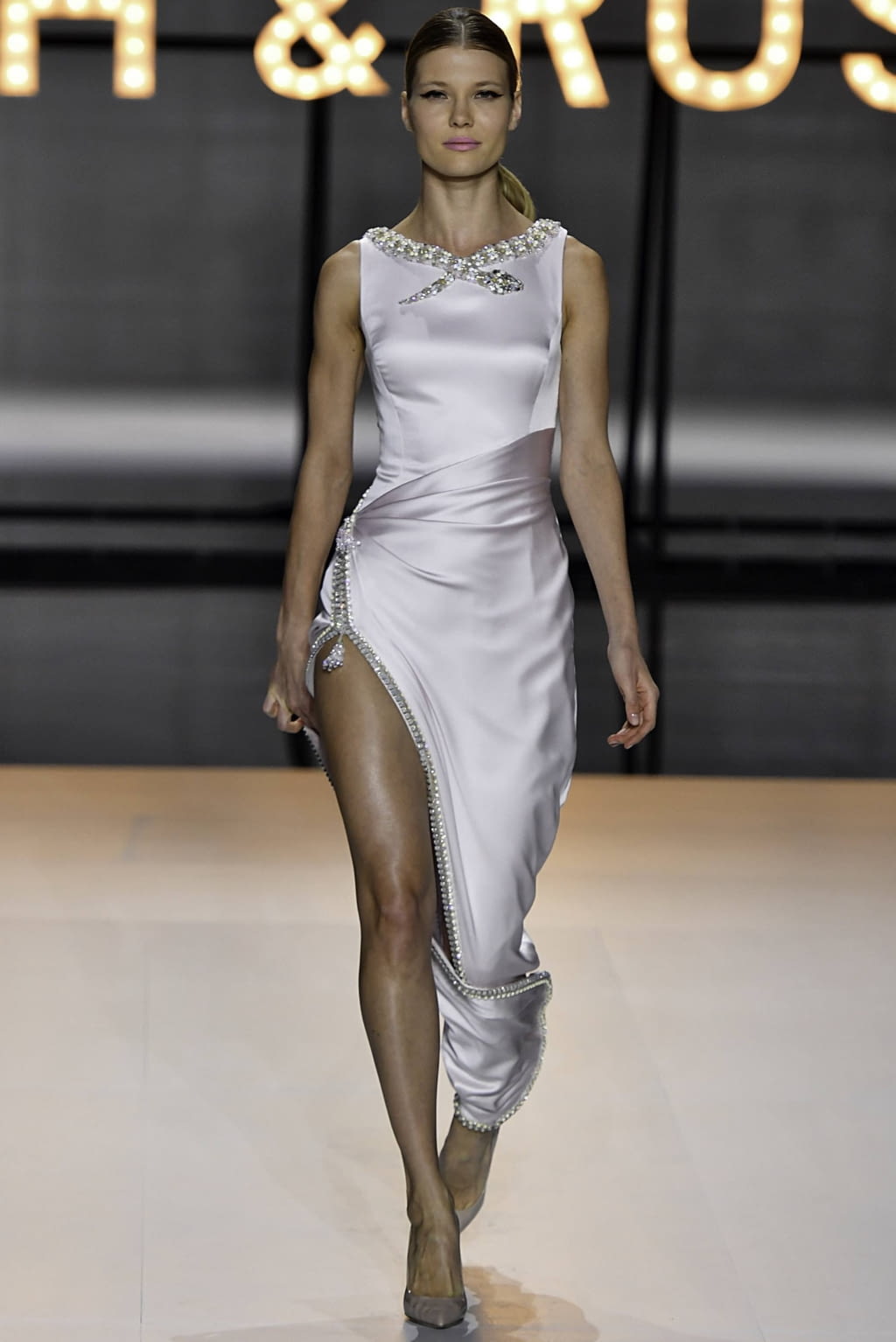 Fashion Week Paris Spring/Summer 2019 look 15 from the Ralph & Russo collection 高级定制