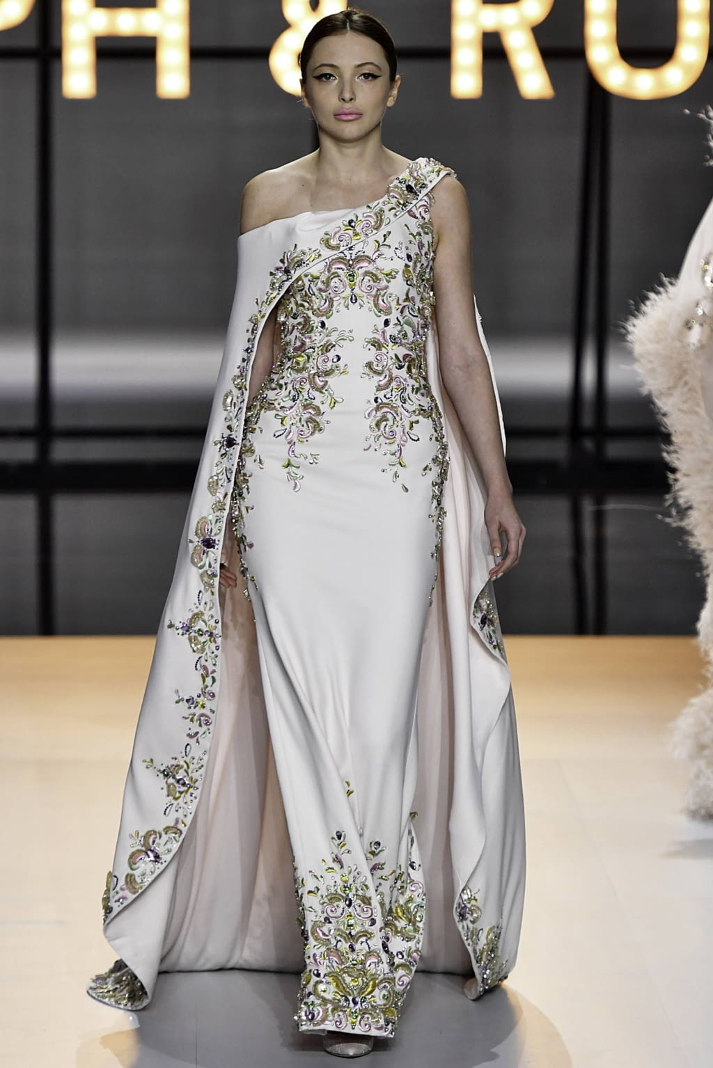 Fashion Week Paris Spring/Summer 2019 look 16 from the Ralph & Russo collection couture