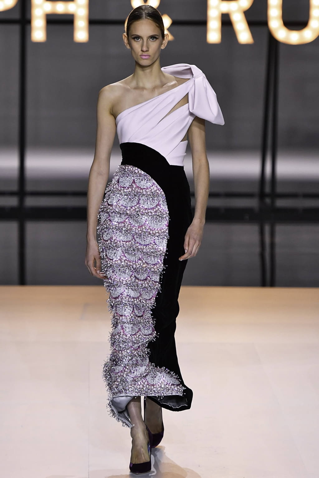 Fashion Week Paris Spring/Summer 2019 look 26 from the Ralph & Russo collection 高级定制