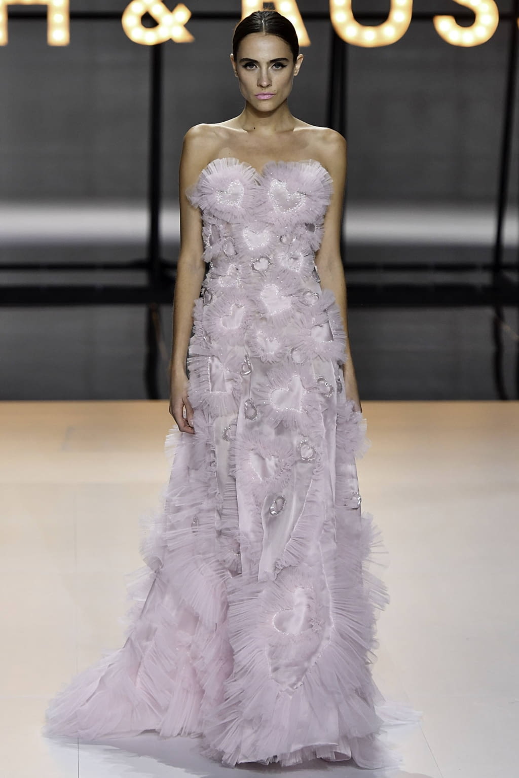 Fashion Week Paris Spring/Summer 2019 look 37 from the Ralph & Russo collection couture