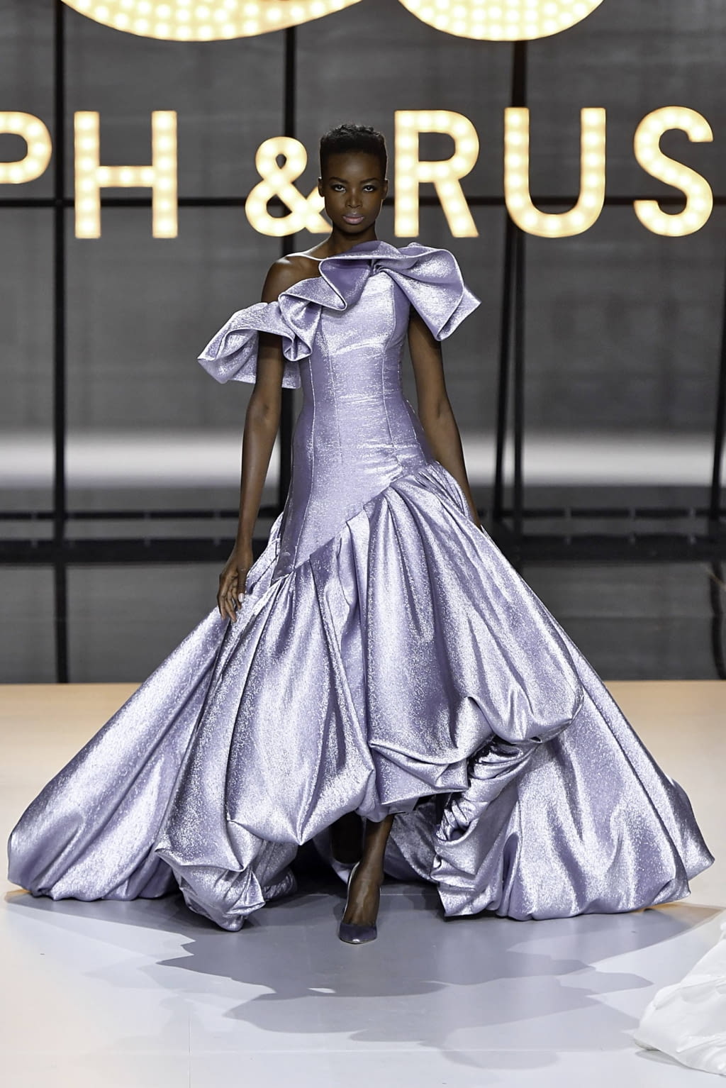 Fashion Week Paris Spring/Summer 2019 look 53 from the Ralph & Russo collection couture