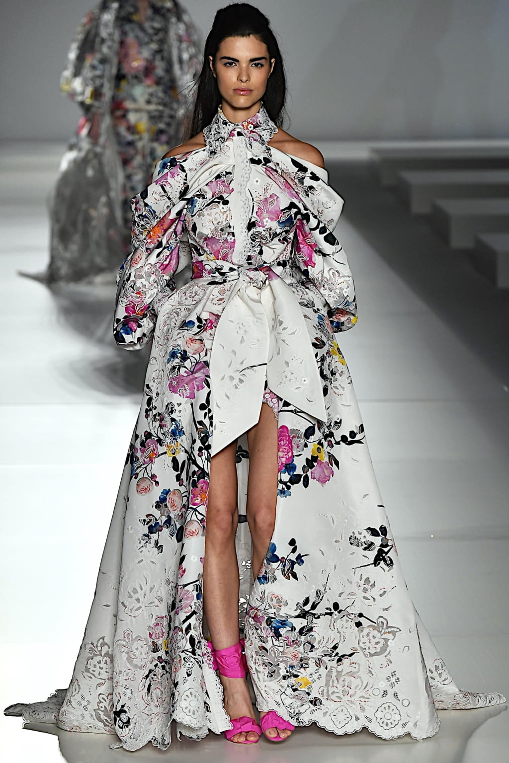 Fashion Week Paris Spring/Summer 2020 look 26 from the Ralph & Russo collection 高级定制