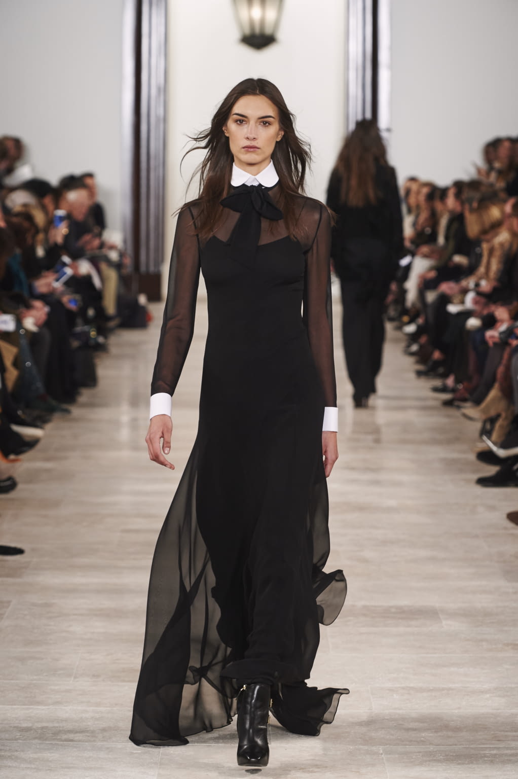 Fashion Week New York Fall/Winter 2016 look 75 from the Ralph Lauren collection 女装