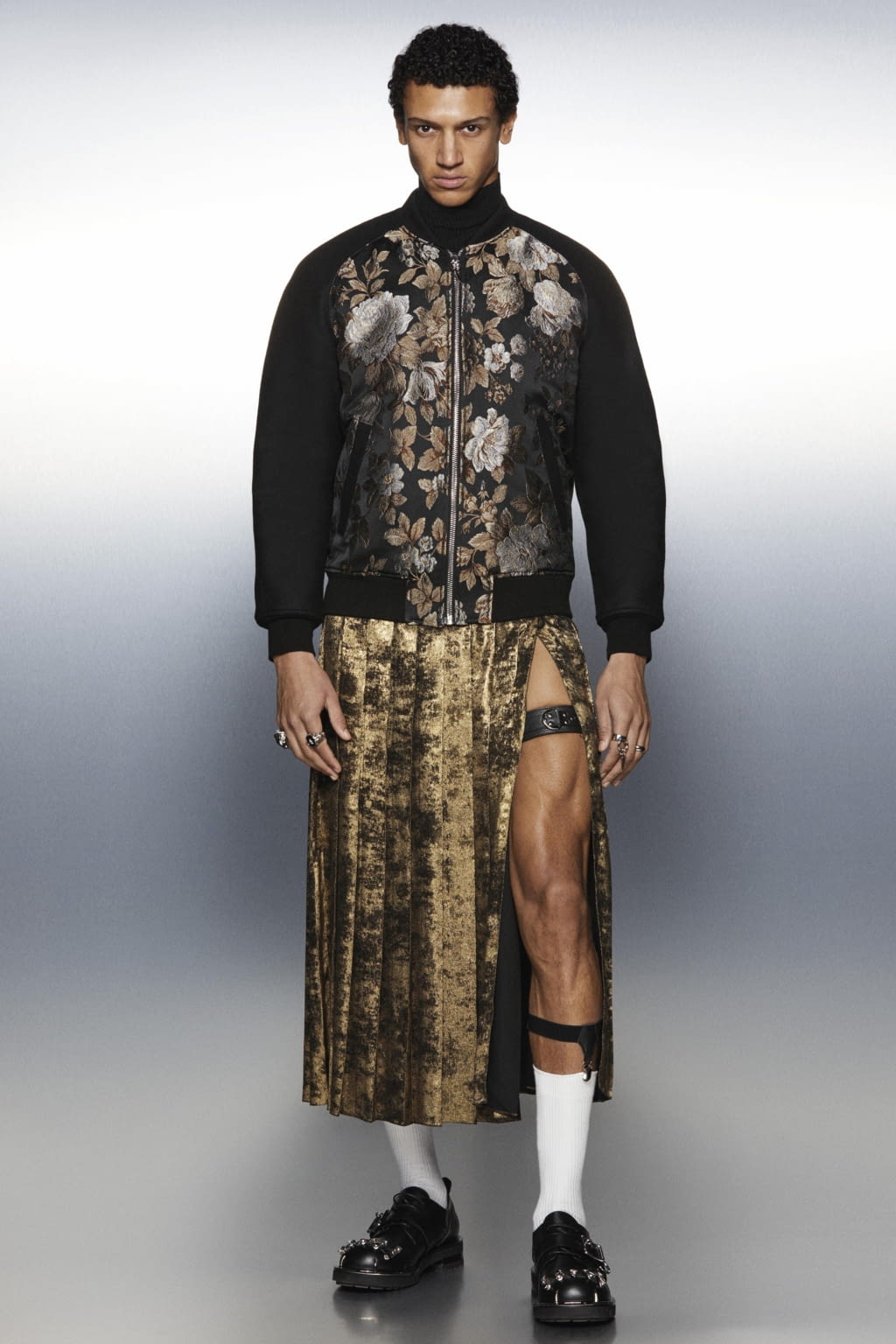 Fashion Week Milan Fall/Winter 2022 look 13 from the Roberto Cavalli collection 男装