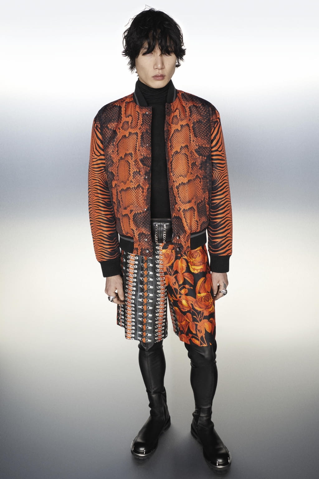 Fashion Week Milan Fall/Winter 2022 look 22 from the Roberto Cavalli collection menswear