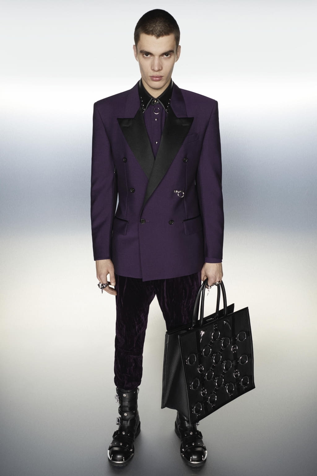 Fashion Week Milan Fall/Winter 2022 look 34 from the Roberto Cavalli collection menswear