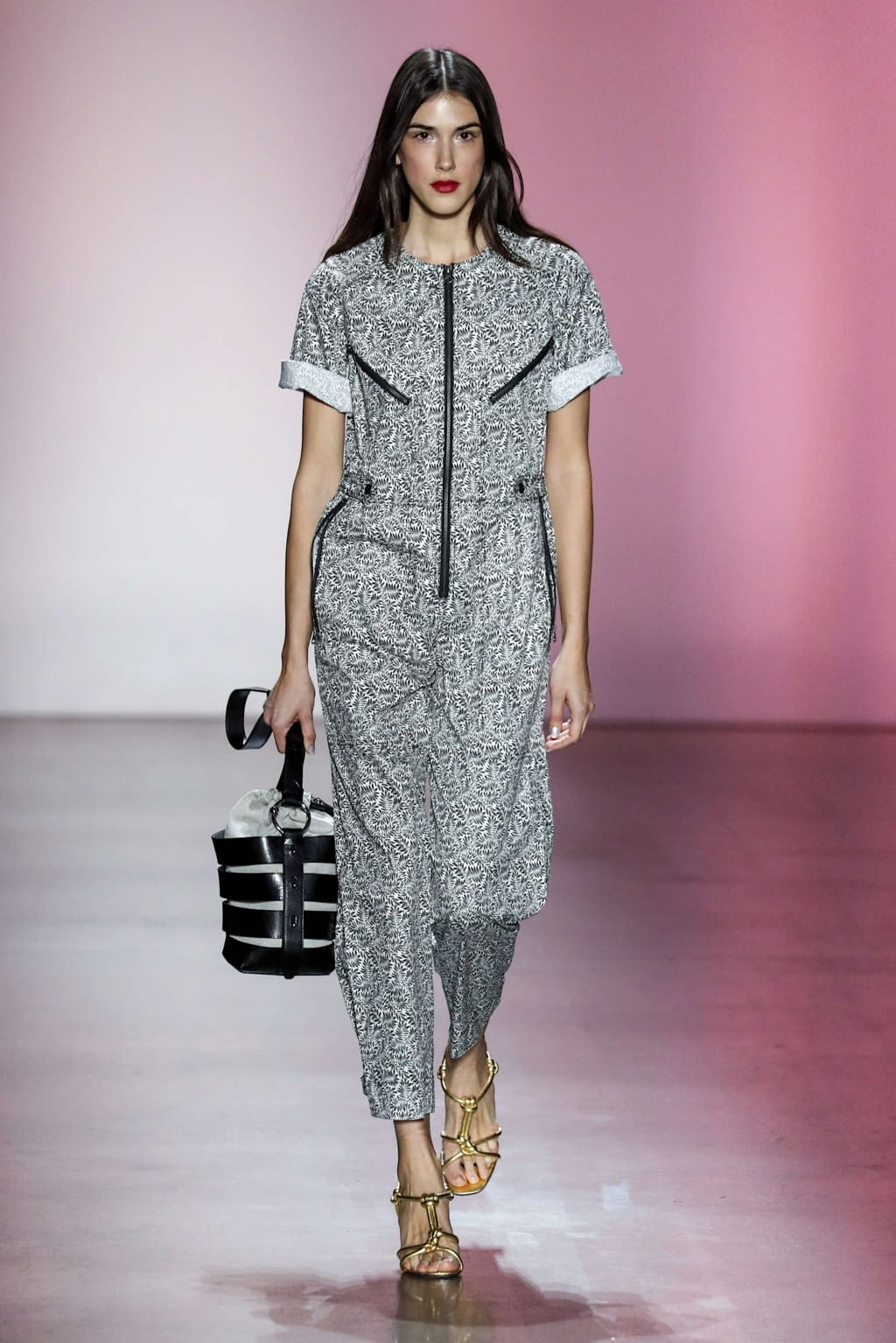 Fashion Week New York Fall/Winter 2019 look 33 from the Rebecca Minkoff collection 女装