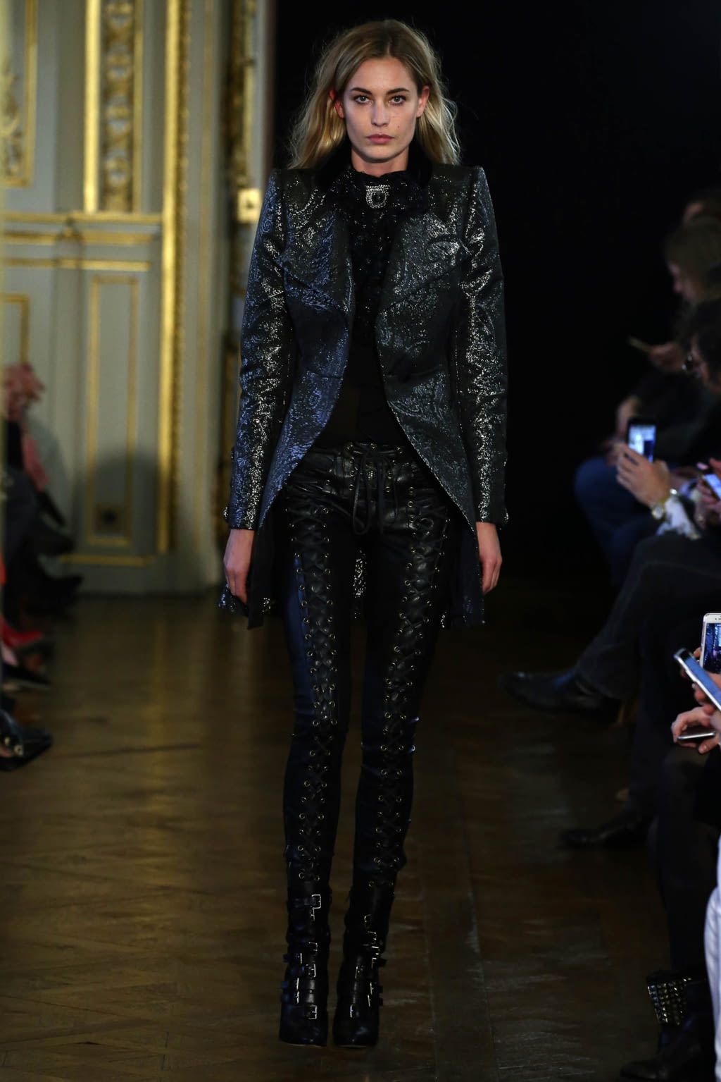 Fashion Week Paris Fall/Winter 2017 look 10 from the Redemption collection 女装