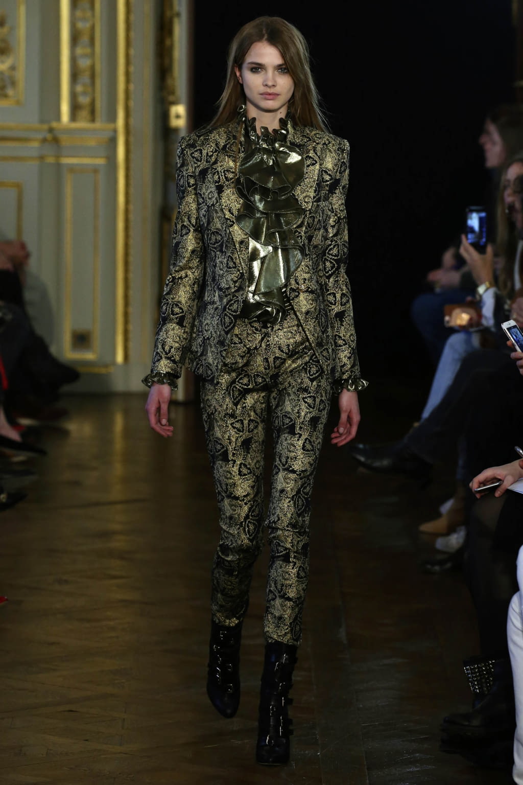 Fashion Week Paris Fall/Winter 2017 look 25 from the Redemption collection 女装