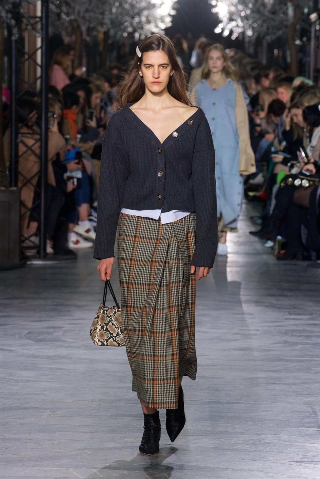 Fashion Week London Fall/Winter 2018 look 3 from the Rejina Pyo collection 女装