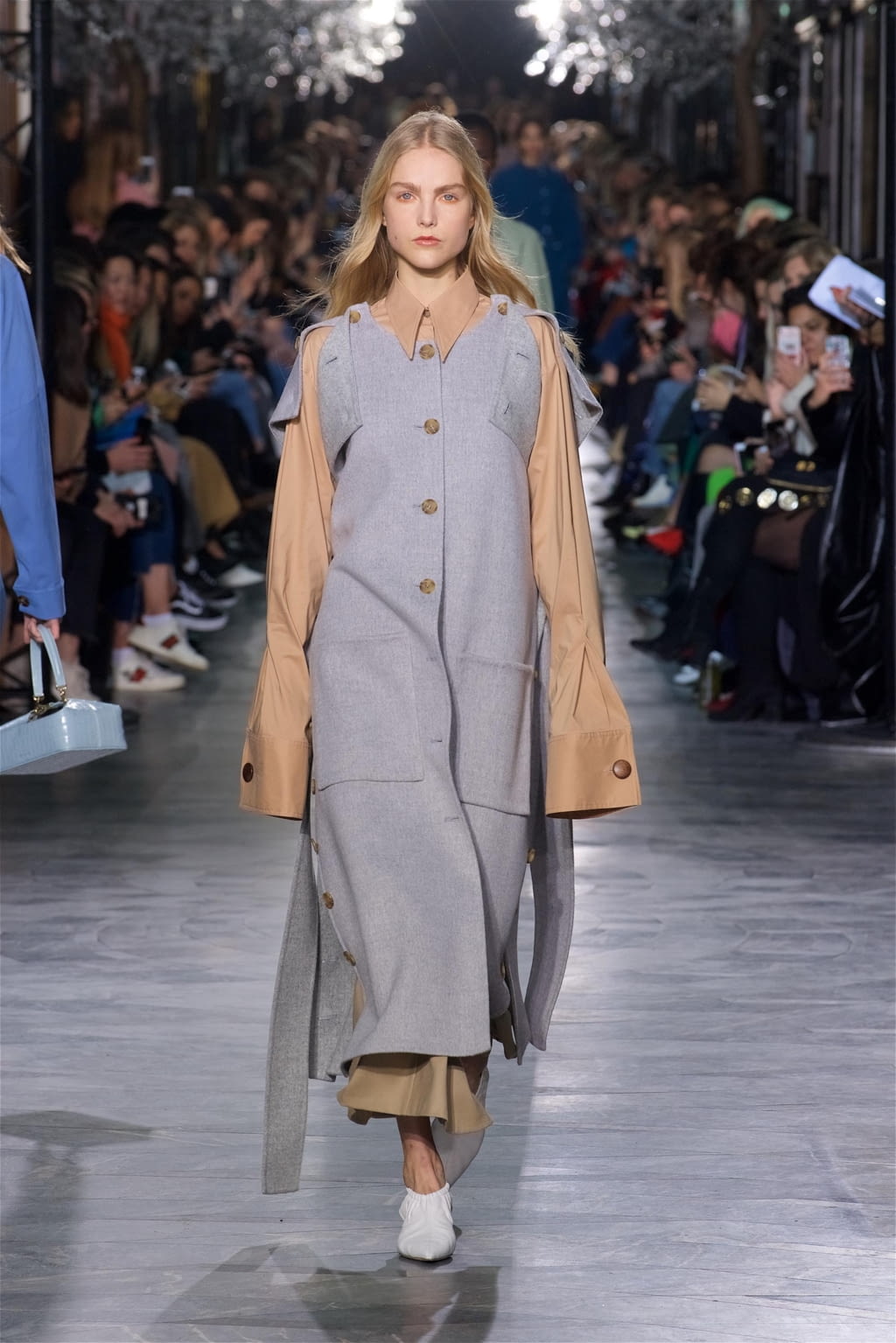 Fashion Week London Fall/Winter 2018 look 4 from the Rejina Pyo collection 女装
