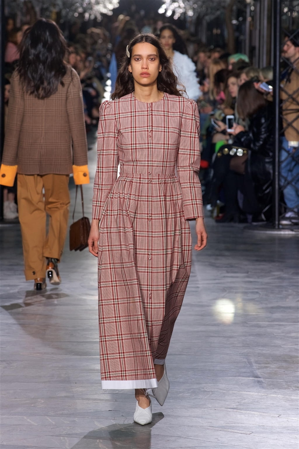 Fashion Week London Fall/Winter 2018 look 7 from the Rejina Pyo collection 女装