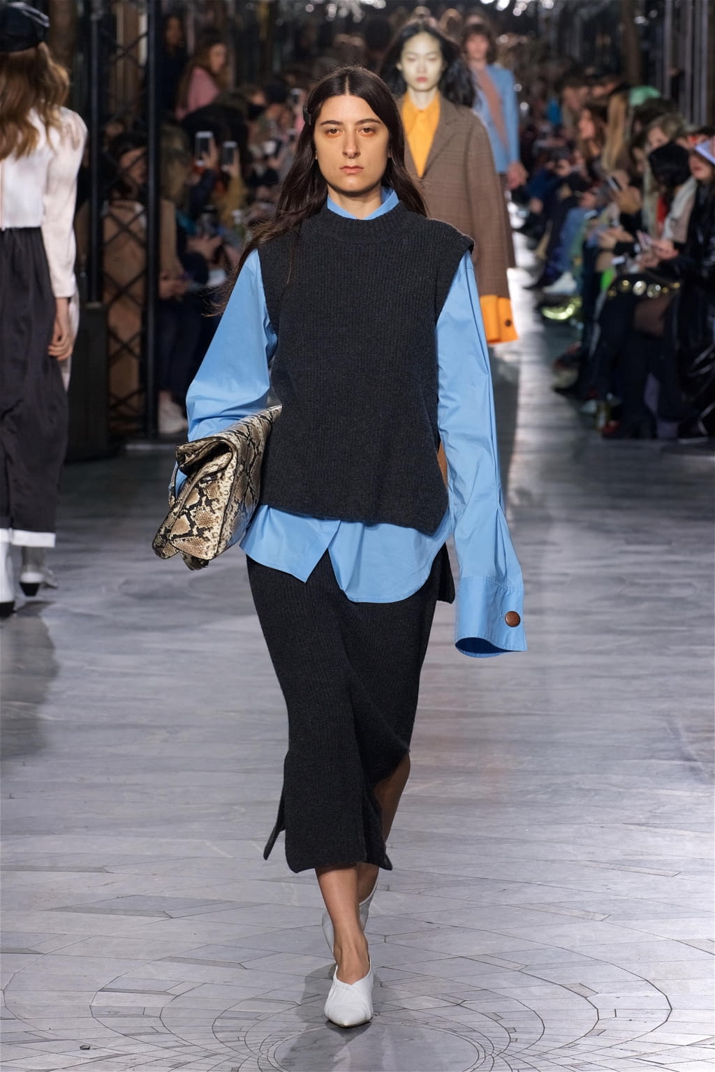 Fashion Week London Fall/Winter 2018 look 15 from the Rejina Pyo collection 女装
