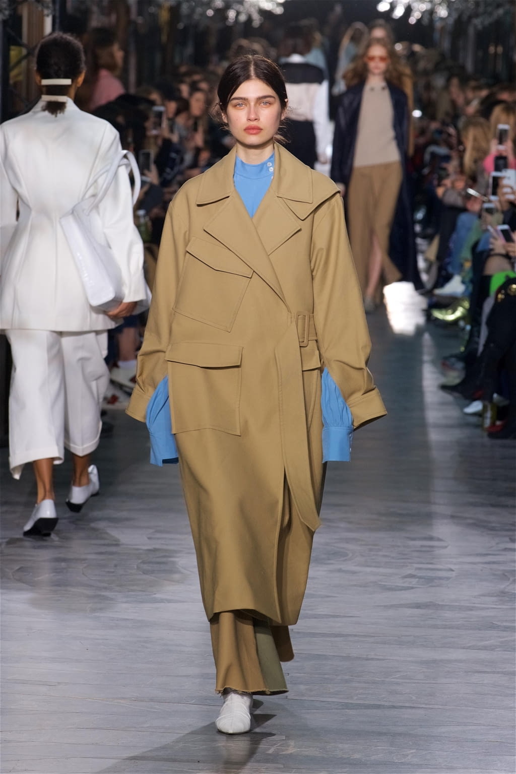 Fashion Week London Fall/Winter 2018 look 19 from the Rejina Pyo collection 女装