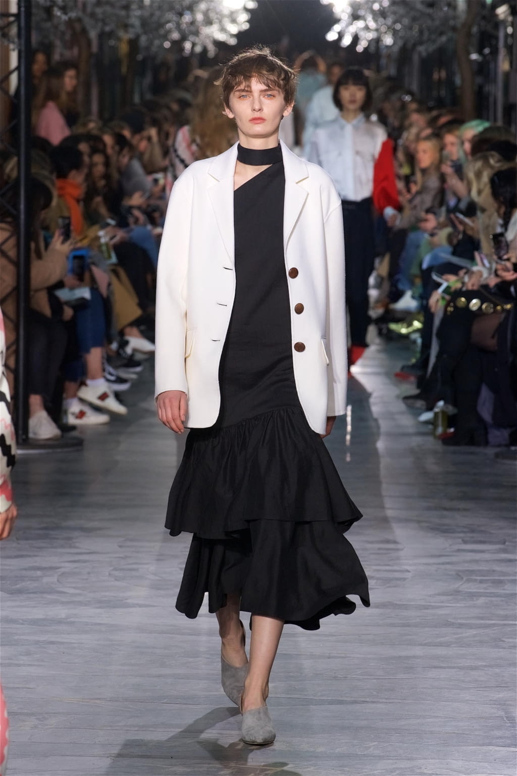 Fashion Week London Fall/Winter 2018 look 26 from the Rejina Pyo collection 女装