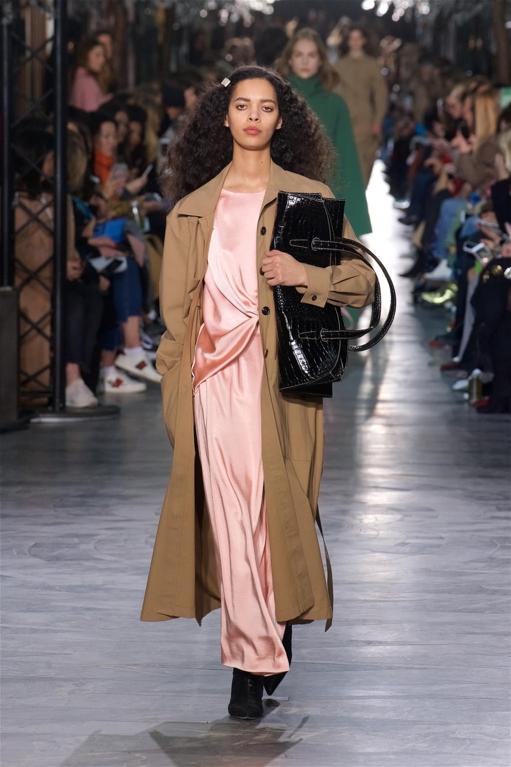 Fashion Week London Fall/Winter 2018 look 30 from the Rejina Pyo collection 女装