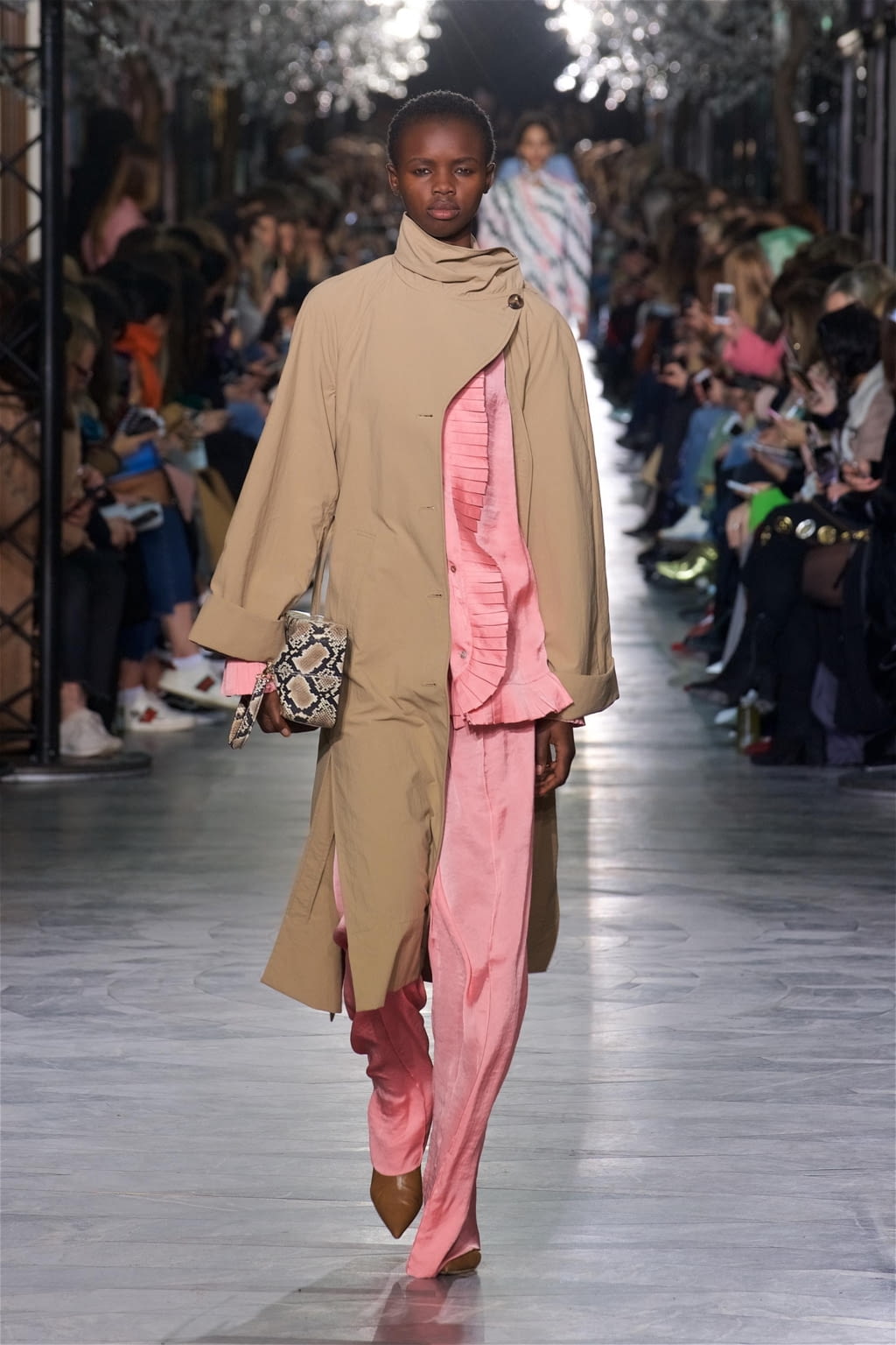 Fashion Week London Fall/Winter 2018 look 36 from the Rejina Pyo collection 女装