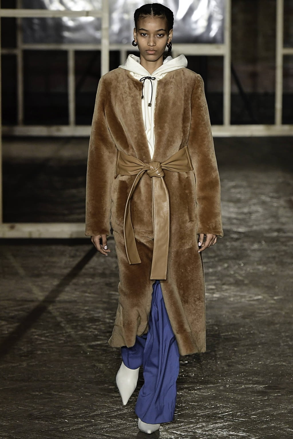 Fashion Week London Fall/Winter 2019 look 1 from the Rejina Pyo collection 女装